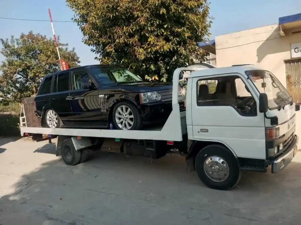 Emergency car towing service in Lahore with fast roadside assistance