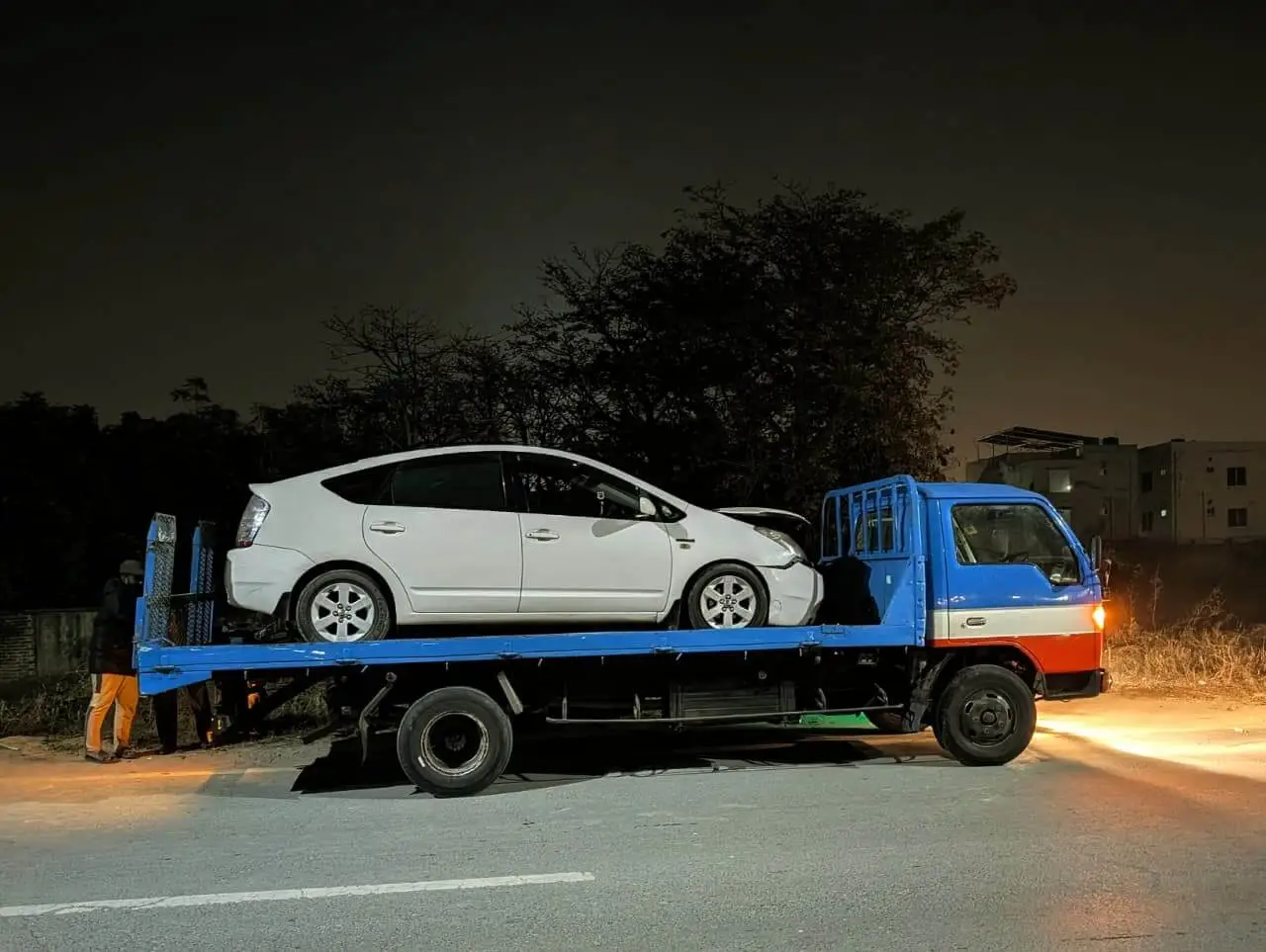 24/7 car towing service in Lahore at night