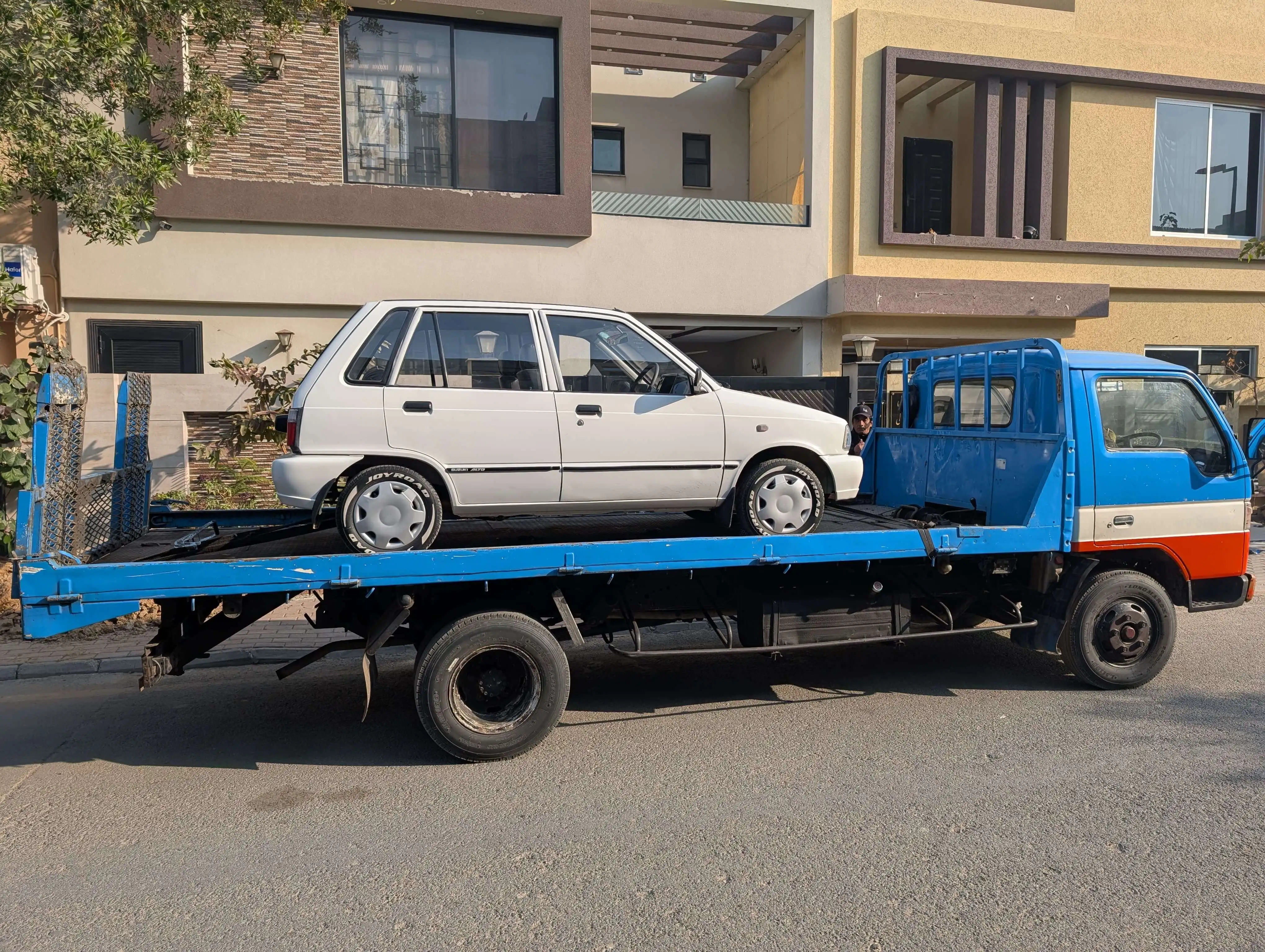 Roadside Recovery Service: Getting Your Car Back Safely